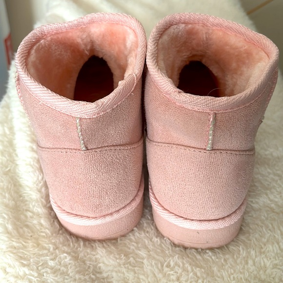 ShoeDazzle Lynn Sherpa Ankle Fuzzie Booties Size 7 Pink - Picture 2 of 5